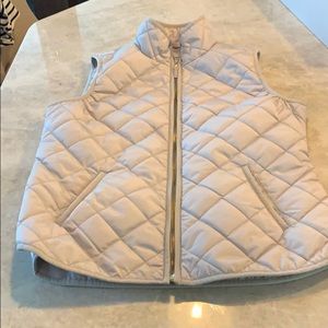 Old Navy puffer Quilted vest size Medium.